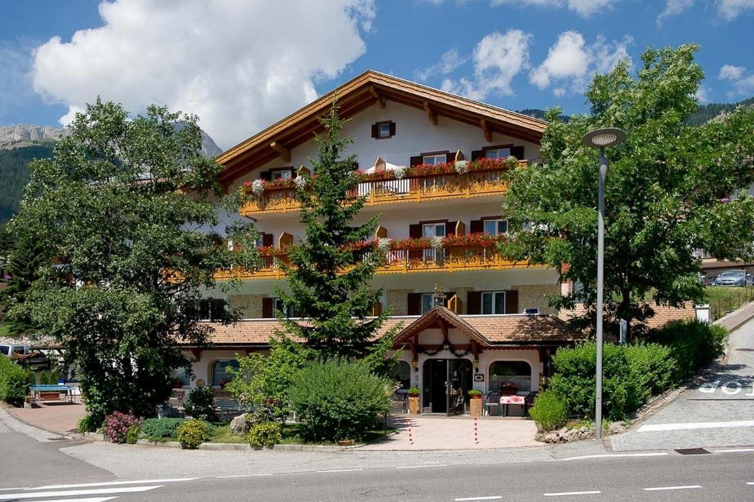 Hotel Cristallo Vigo di Fassa Buitenkant foto